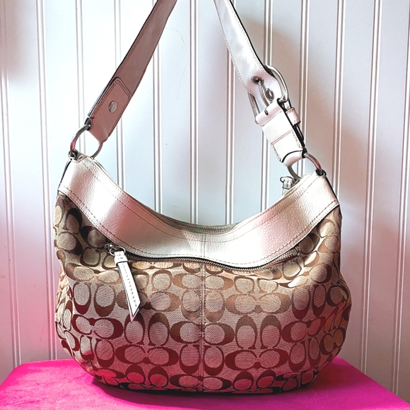 Coach signature hobo bag with bag charm - Picture 3 of 5